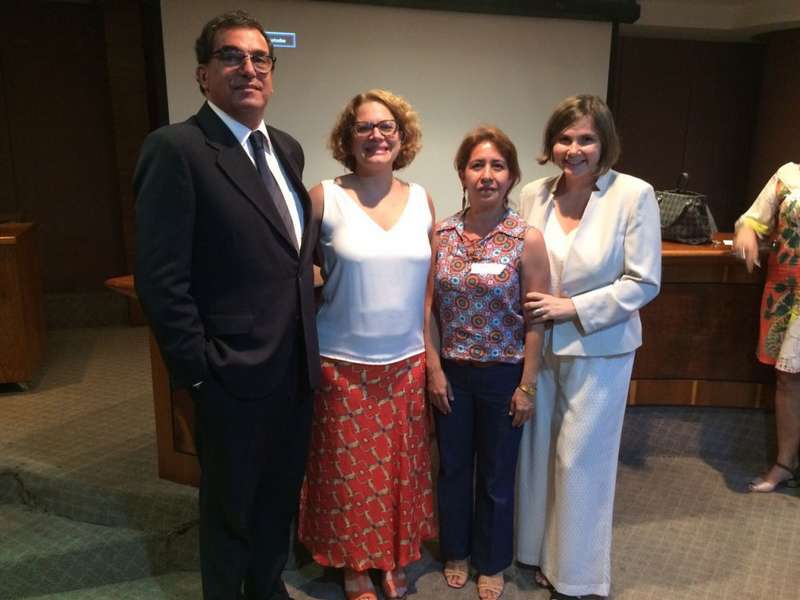 Na foto: (esq) Drs. Edgar Gacez Junior, Marta Regina de Oliveira, Ana Paula Cavalcante, Andreia Senaga