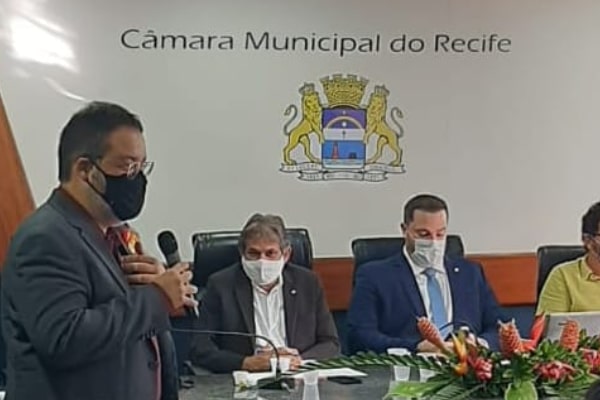 Com base no parecer do CRBM2 e de outras entidades de saúde, Comissão da Câmara do Recife recomenda adiamento do Carnaval 2022